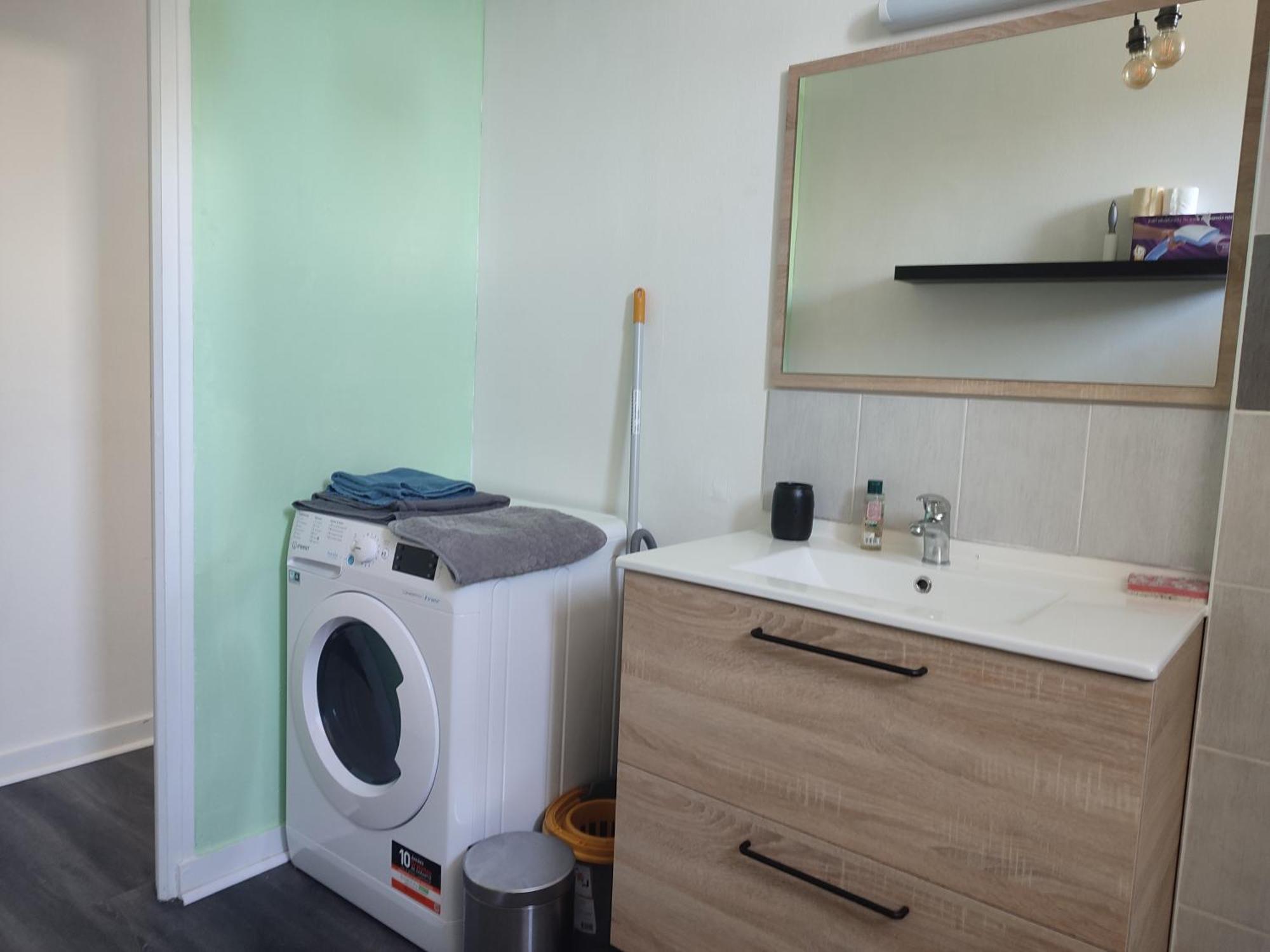 Joli T1 Avec Parking Gratuit Appartement *